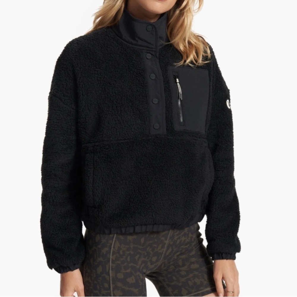 Vuori Women’s Black Popover Sherpa